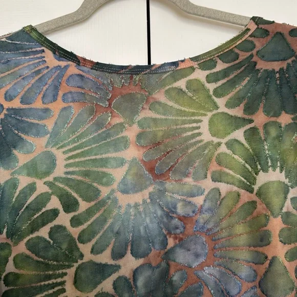 Karen Kane Blue and Green Graphic 3/4 Sleeve Tunic - Picture 7 of 8